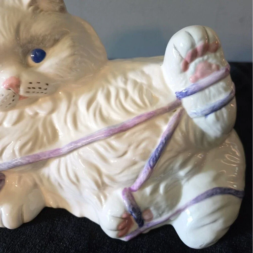 VTG White Ceramic Persian Cat Playing with Yarn Figure Kitty Kitten Statue 12”